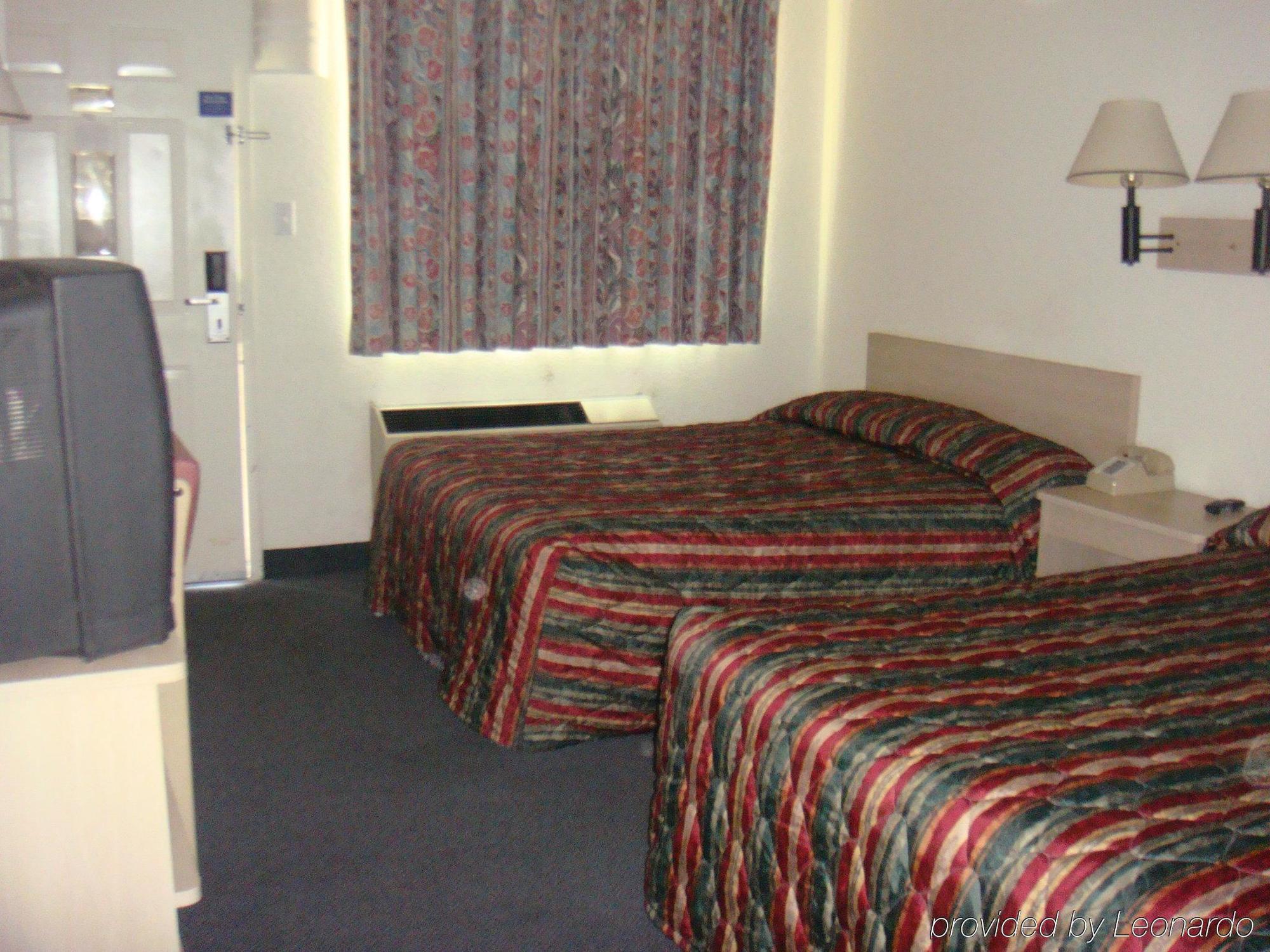 مولين Qc Stay Inn الغرفة الصورة
